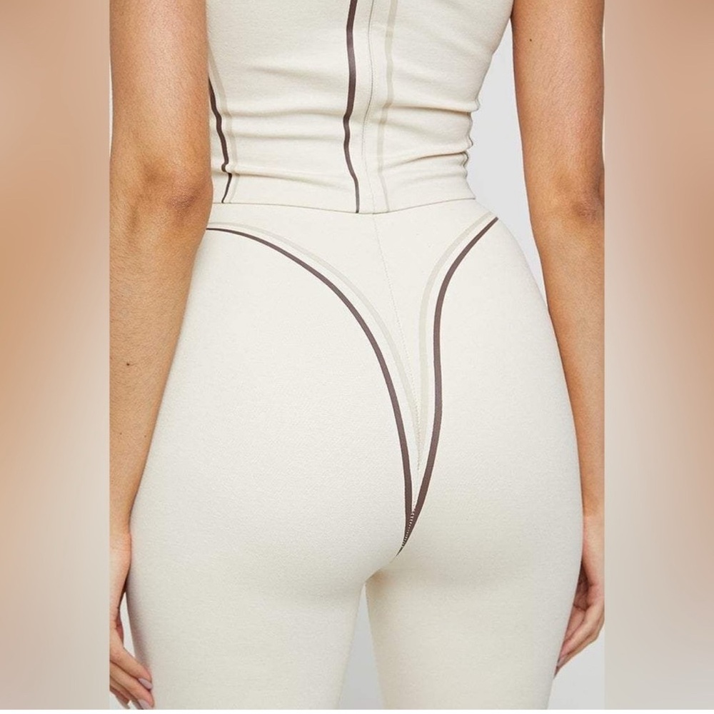 Maniere De Voir Cream Leggings Set - Picture 2 of 3